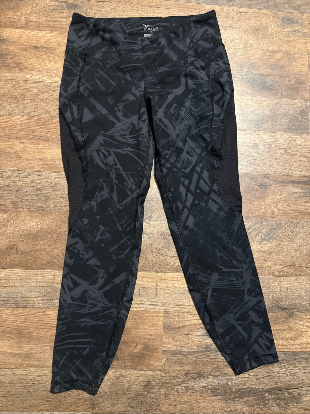 Old Navy Black Active Leggings with Subtle Pattern